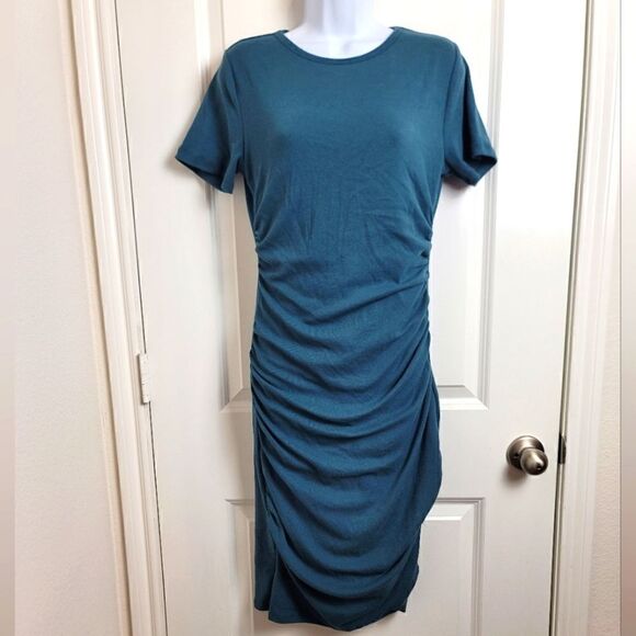 AMPERSAND AVENUE Dresses & Skirts - AMPERSAND AVENUE Ruched Short Sleeve Dress